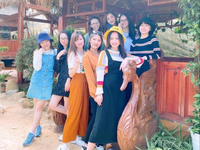 Chòi bên Hồ vừa là nơi nghỉ chân vừa là nơi ăn uống
