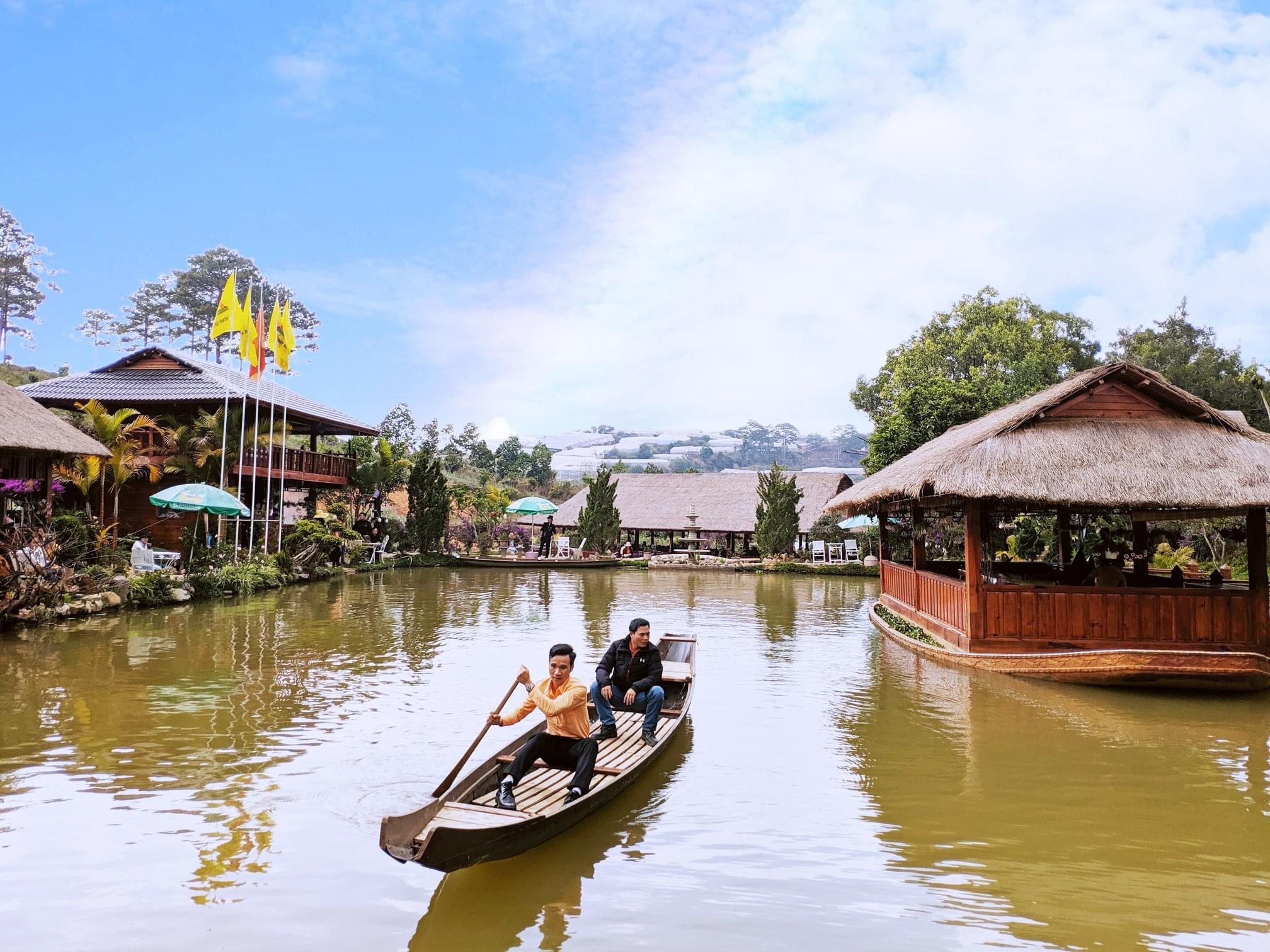 Hoạt động chèo thuyền thú vị