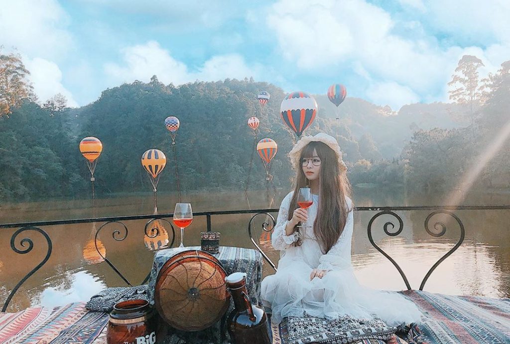 Nhiều góc sống ảo đẹp cho giới trẻ