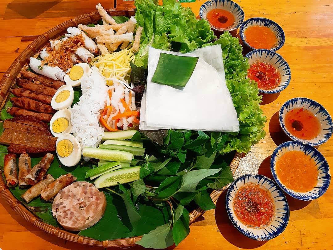 Nem nướng là món ăn được yêu thích
